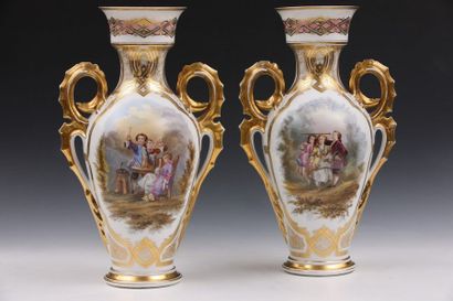 PAIRE DE VASES balustres à col étranglé et...