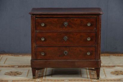 Petite COMMODE 

Epoque Restauration

Placage...