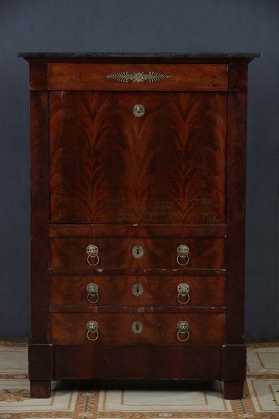 SECRETAIRE 

Epoque Restauration

Placage...