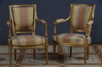 PAIRE DE FAUTEUILS CABRIOLETS HOTTE 

Style...