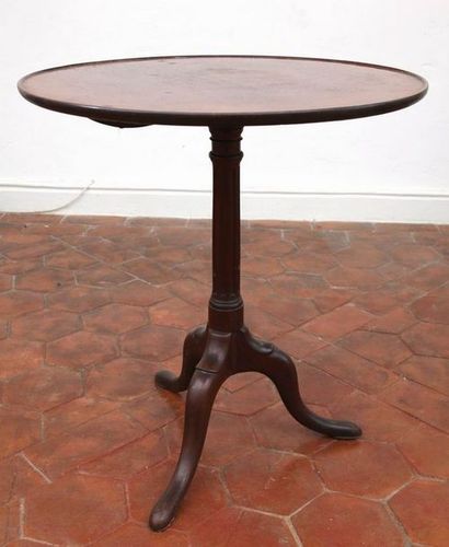 GUERIDON TRIPODE à plateau basculant

Angleterre...