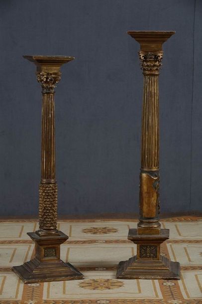 DEUX SELLETTES de deux tailles colonne corinthienne...