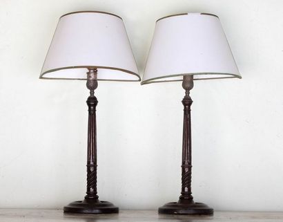 PAIRE DE BOUGEOIRS montés en lampe 

Epoque...
