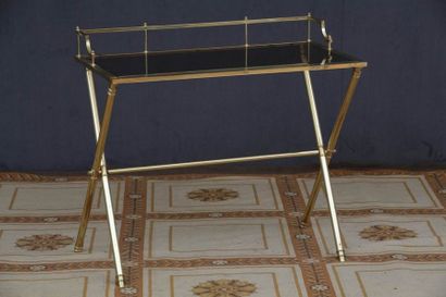 Petit BUREAU 

Circa 1970

Laiton et plateau...