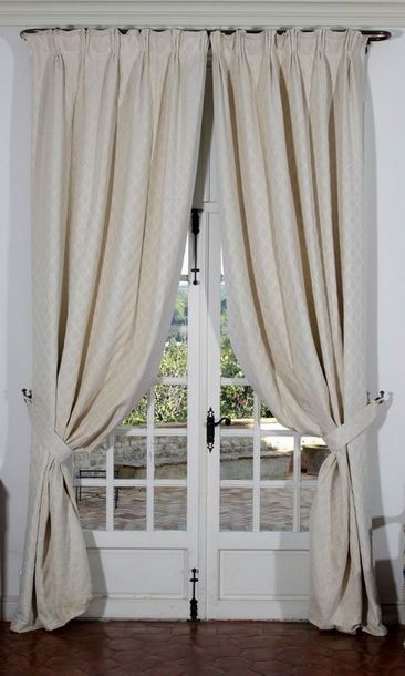 QUATRE PAIRE DE RIDEAUX Modernes

Coton blanc...