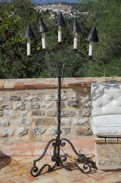 PAIRE DE CANDELABRES de jardin à cinq lumières

Circa...