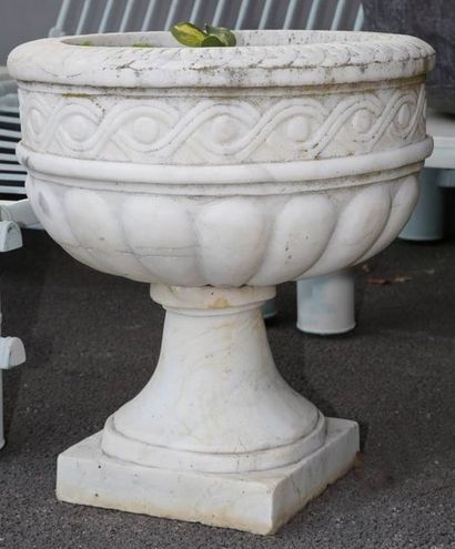 PAIRE DE VASQUES sur base carrée 

Style...