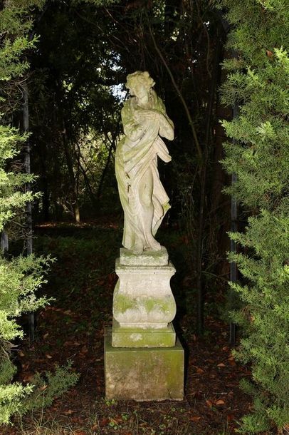 TROIS STATUES DE JARDIN

symbolisant des...