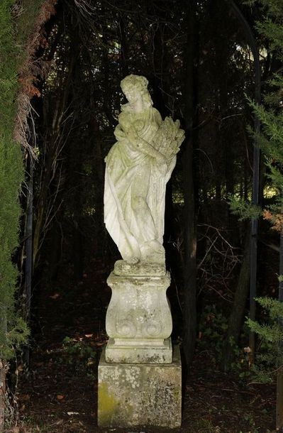 TROIS STATUES DE JARDIN

symbolisant des...