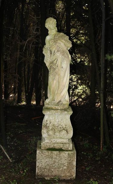 TROIS STATUES DE JARDIN

symbolisant des...