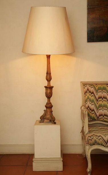 PAIRE DE PIQUE CIERGES montés en lampe

Probablement...