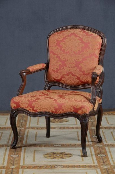 FAUTEUIL à dossier plat 

Epoque Louis XV

Hêtre...