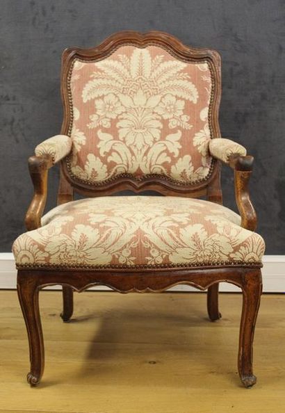 FAUTEUIL A DOSSIER PLAT mouvementé 

Epoque...