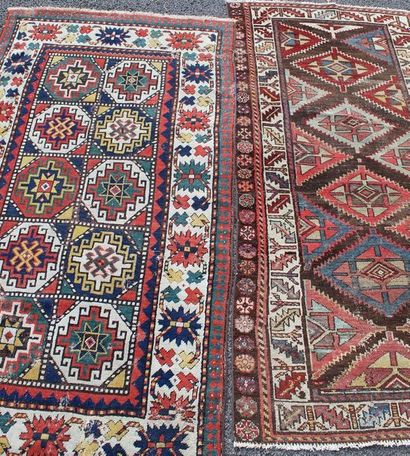 CAUCASE - DEUX TAPIS anciens

Laine nouée...