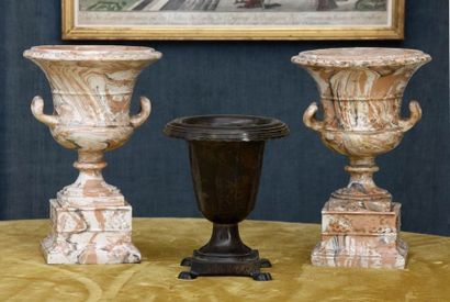 PAIRE DE VASES MEDICIS

Style Apt XVIIIème...
