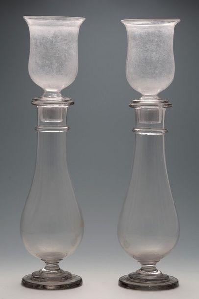 PAIRE DE GRANDS VASES À OIGNONS en deux parties

Milieu...
