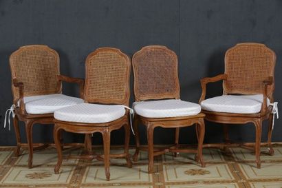 SUITE DE SIX CHAISES ET DEUX FAUTEUILS CANNES

Style...