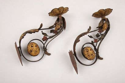 PAIRE D'APPLIQUES à un bras de lumière

Provence...