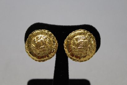 CHANEL Paris circa 1970

Boucles d'oreille...