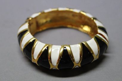 Kenneth LANE

Bracelet jonc ouvrant en métal...