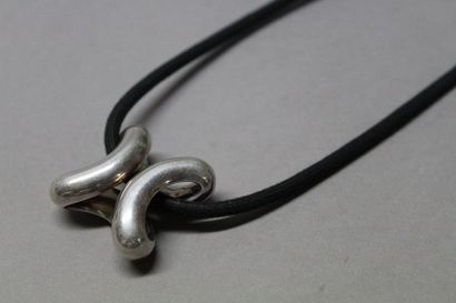 HERMES Paris made in France

Pendentif volute...