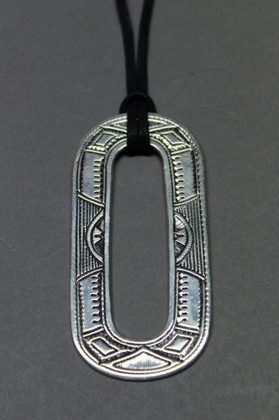 HERMES Paris made in Niger - Ligne Touareg

Pendentif...