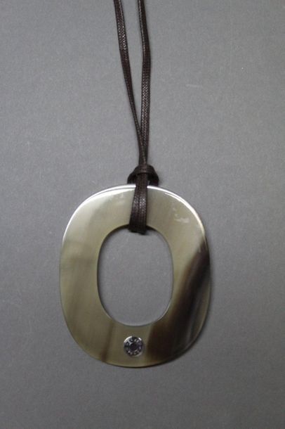 HERMES Paris made in Vietnam

Pendentif 