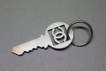 CHANEL Sport année 2002

Porte-clef en métal...