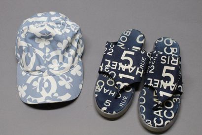 CHANEL

Lot composé d'une paire de nu-pieds...