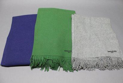 Sonia RYKIEL

Lot de trois châles en laine...