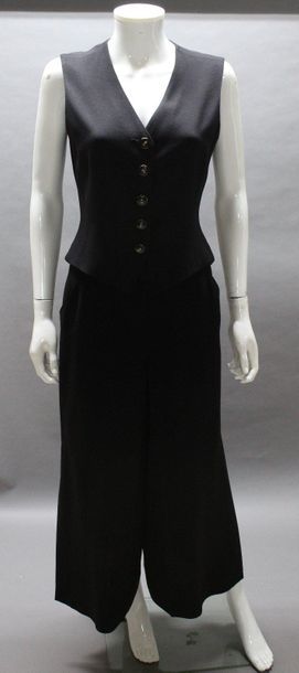 Sonia RYKIEL

Lot composé d'un gilet tailleur...