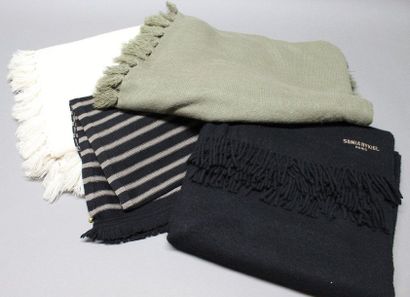 Sonia RYKIEL

Lot de quatre châles en la...