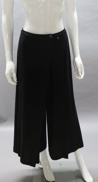 Sonia RYKIEL

Lot composé de trois pantalons...