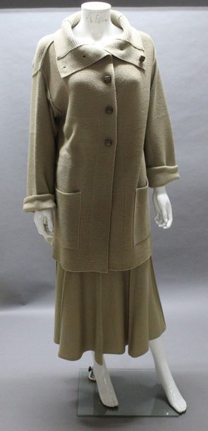 Sonia RYKIEL 

Ensemble en maille sable composé...