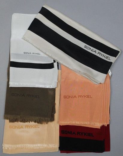 Sonia RYKIEL

Lot de six carrés en soie et...