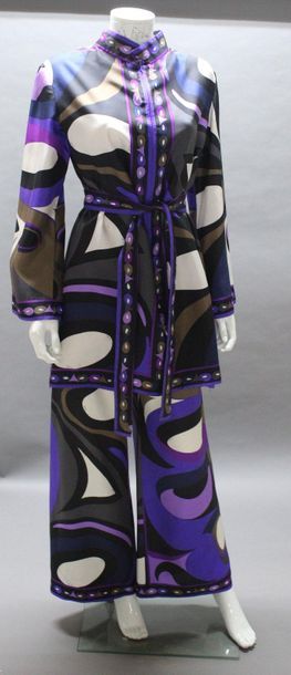 Emilio PUCCI

Ensemble en soie imprimée multicolore...