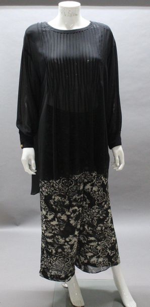 Sonia RYKIEL 

Ensemble composé d'une blouse...