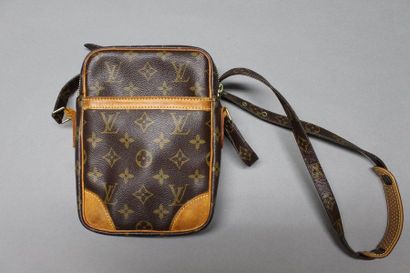 Louis VUITTON

Pochette 