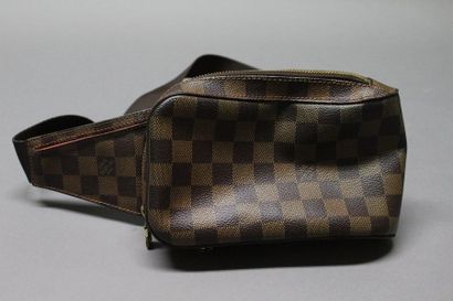 Louis VUITTON

Pochette en toile damier ébène,...