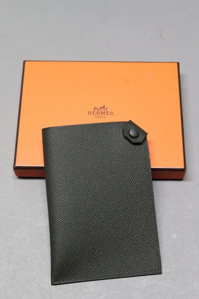 HERMES Paris made in France

Porte-passeport...
