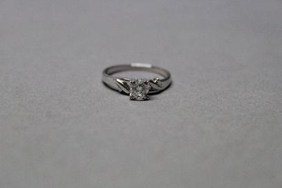 MIKIMOTO n°20368

Solitaire en platine serti...