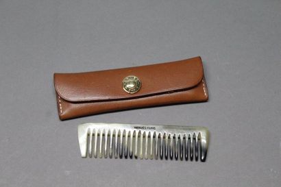 HERMES Paris made in France

Peigne en corne...