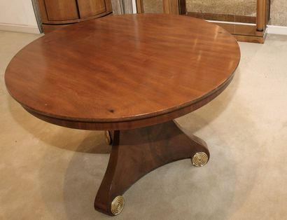 GUERIDON 

XIXth Century 

Flamed mahogany...