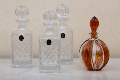 SUITE OF THREE CARAFES IN WHISKY England...