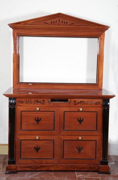TELEVISION CABINET 

Biedermeier style 

Mahogany...