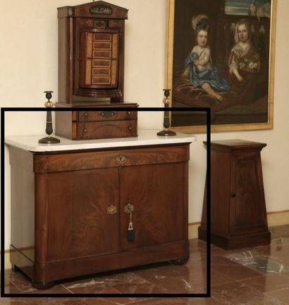 PAIR OF CHESTS OF DRAWERS WITH DOORS 

Beginning...