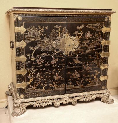 CABINET 

England - George IV period

Japanese...
