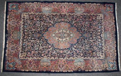 LARGE ORIGINAL CARPET

Modern

Knotted wool

Persian...