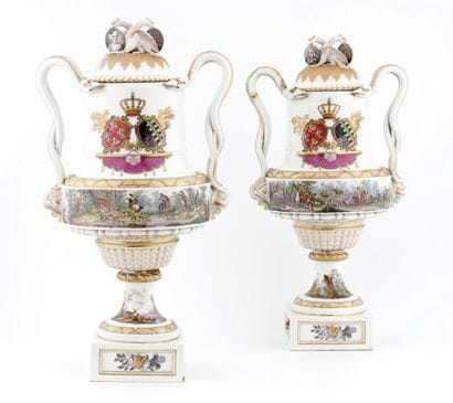 PAIR OF LARGE COVERED VASES 

SAXE - 18th...