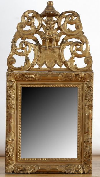 PEDIMENT MIRROR

XVIIIth Century

Carved...